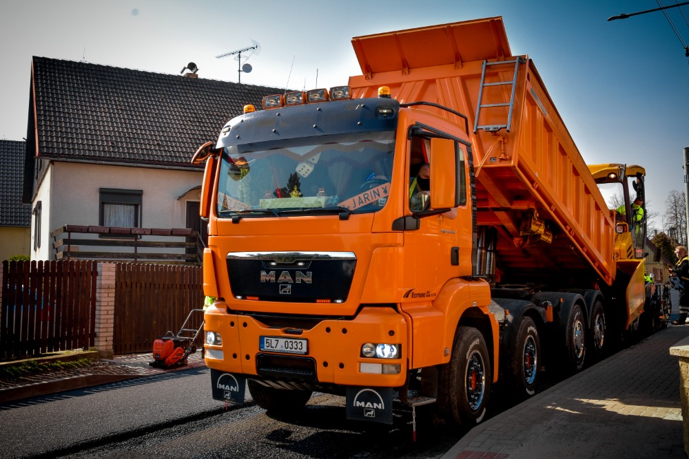 Vestrans – přeprava zeminy, pohled zboku